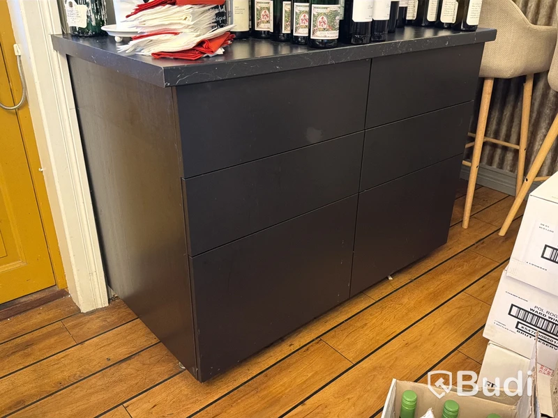 Sideboard med sex lådor