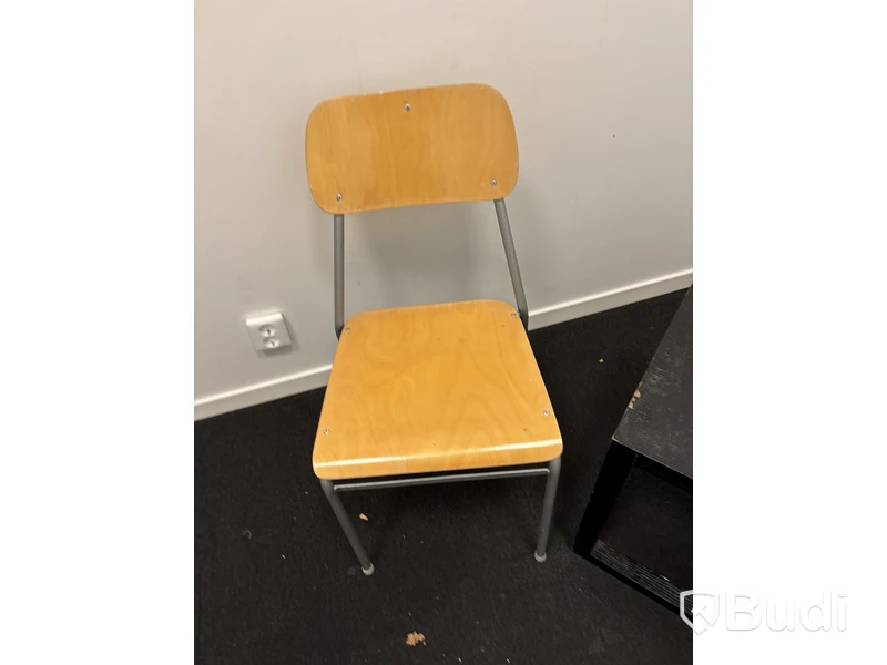 2 st. Stolar och Sidobord