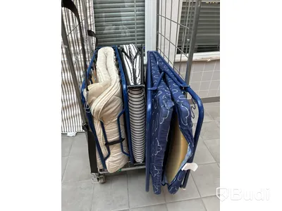 Parti med extrasängar och madrasser