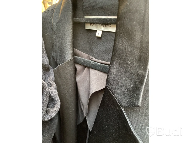 Klädhängare inkl. damkläder
