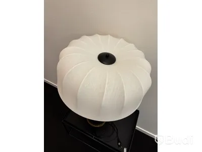 Bordslampa Hallbergs och sidobord i metall