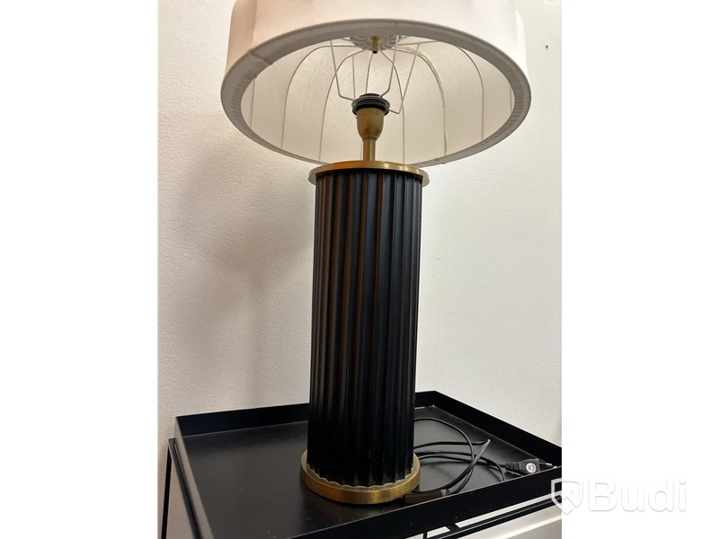 Bordslampa Hallbergs och sidobord i metall