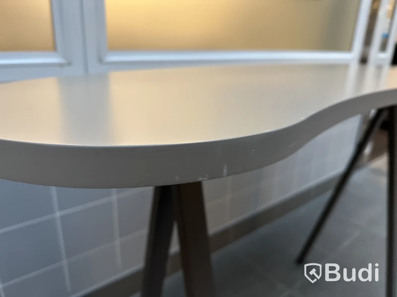 Stol Venture Home samt sidobord