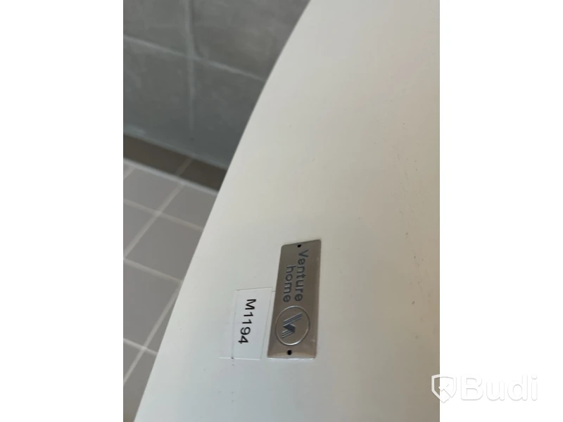 Stol Venture Home samt sidobord