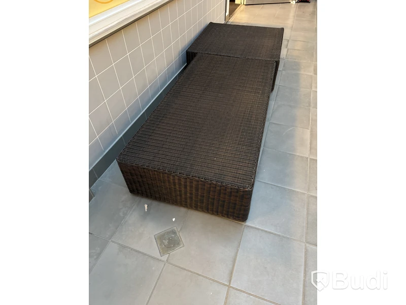 Utomhusmöbler i konstrotting