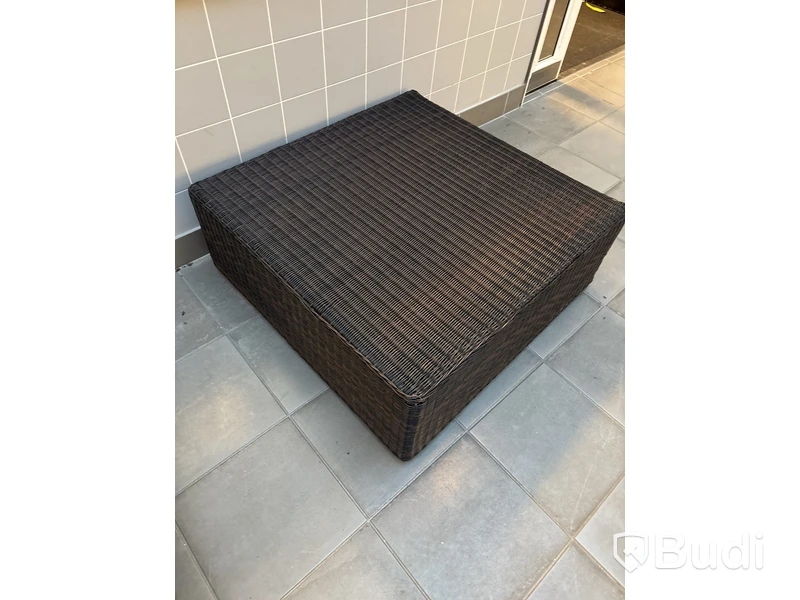 Utomhusmöbler i konstrotting