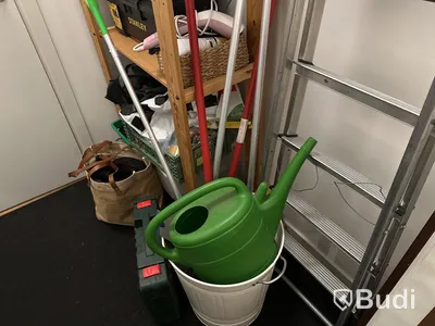 Parti med diverse städtillbehör och verktyg