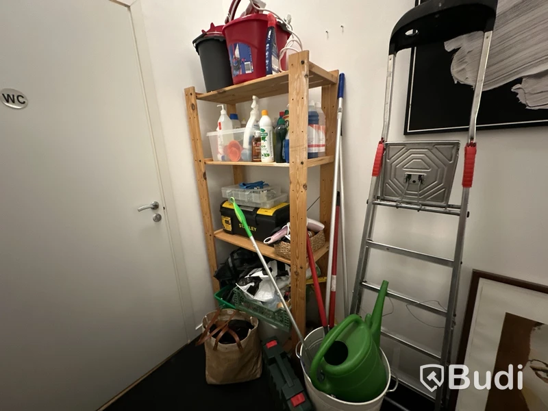 Parti med diverse städtillbehör och verktyg