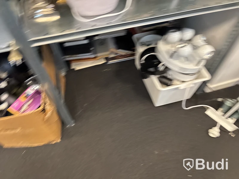 Parti med diverse taklampa och lampskärm