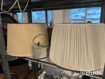 Parti med diverse taklampa och lampskärm