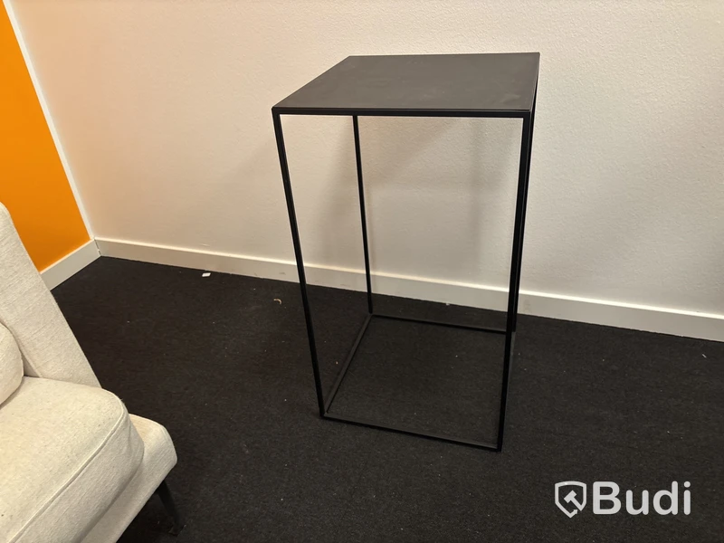 Sidobord i metall Artwood
