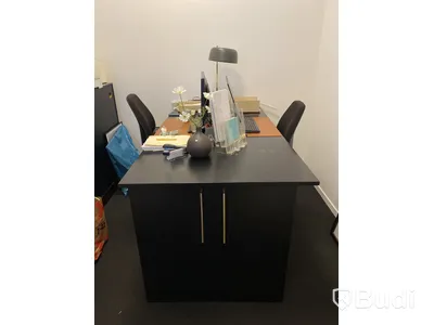 Arbetsstation med 2 st. kontorsstolar