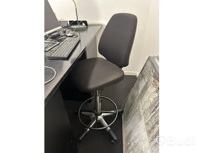 Arbetsstation med 2 st. kontorsstolar