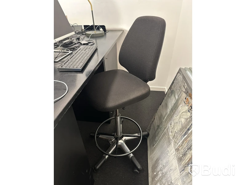 Arbetsstation med 2 st. kontorsstolar