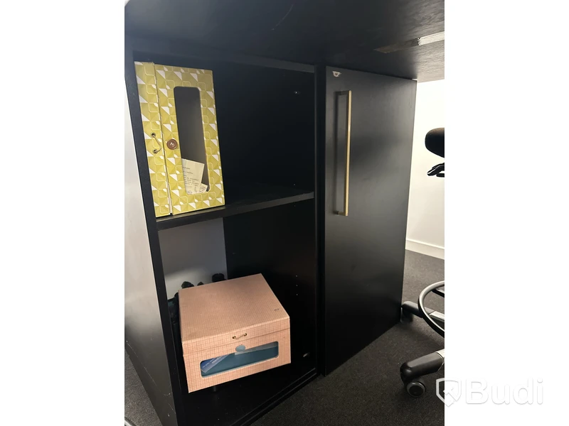 Arbetsstation med 2 st. kontorsstolar