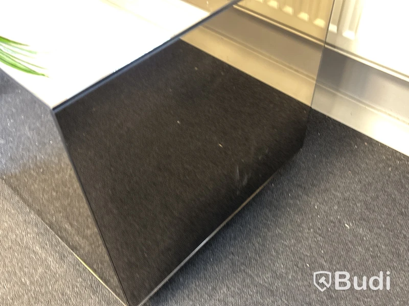 Sidobord i glas