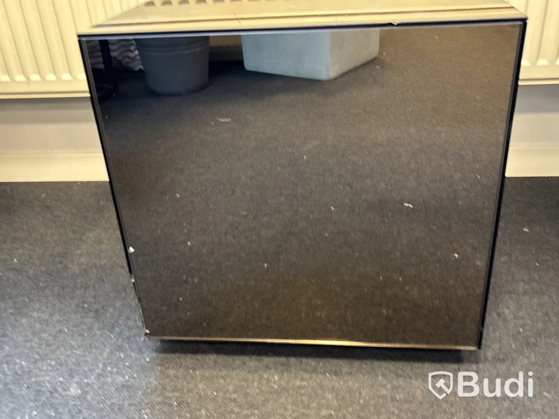 Sidobord i glas