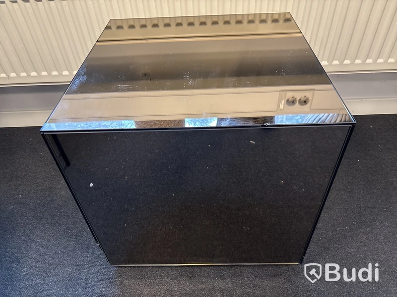 Sidobord i glas