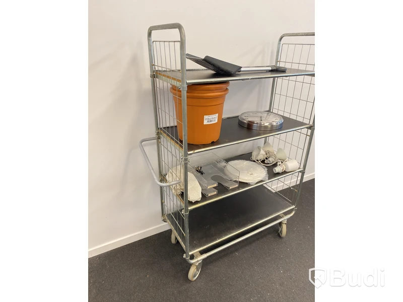 Rullvagn med hyllor