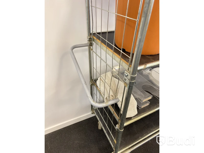 Rullvagn med hyllor