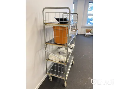 Rullvagn med hyllor