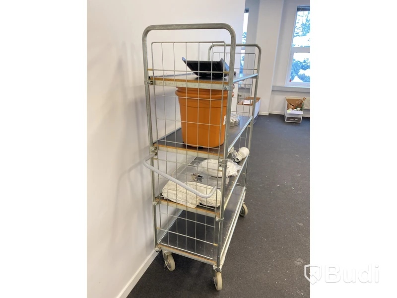 Rullvagn med hyllor