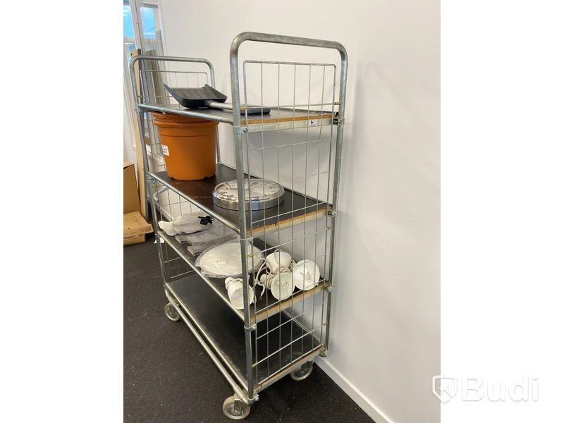 Rullvagn med hyllor