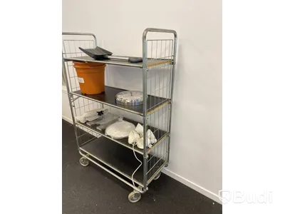 Rullvagn med hyllor