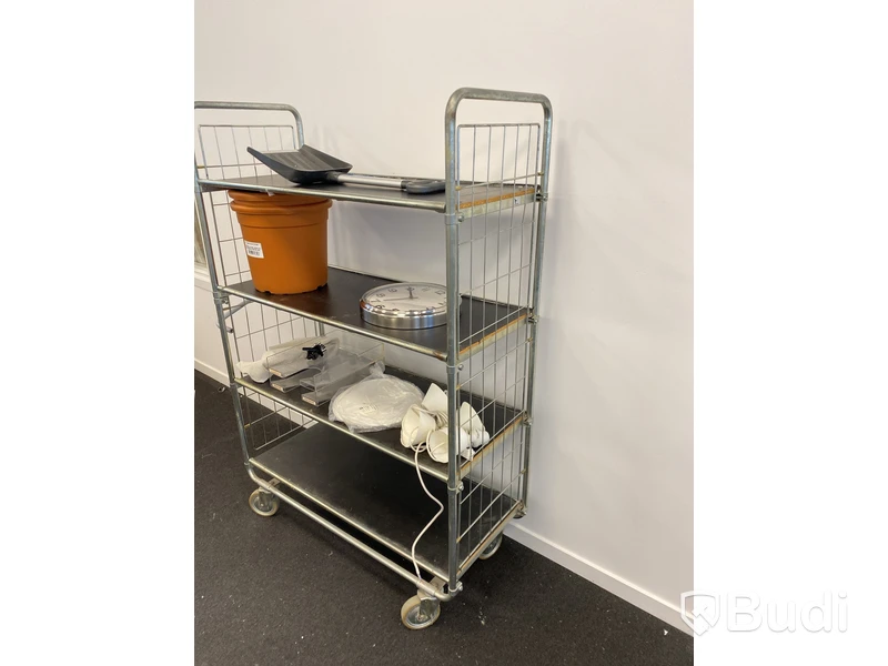 Rullvagn med hyllor