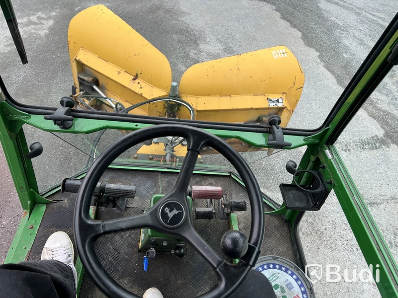 Redskapsbärare John Deere F1145 -1999 | Vikplog | Sandspridare
