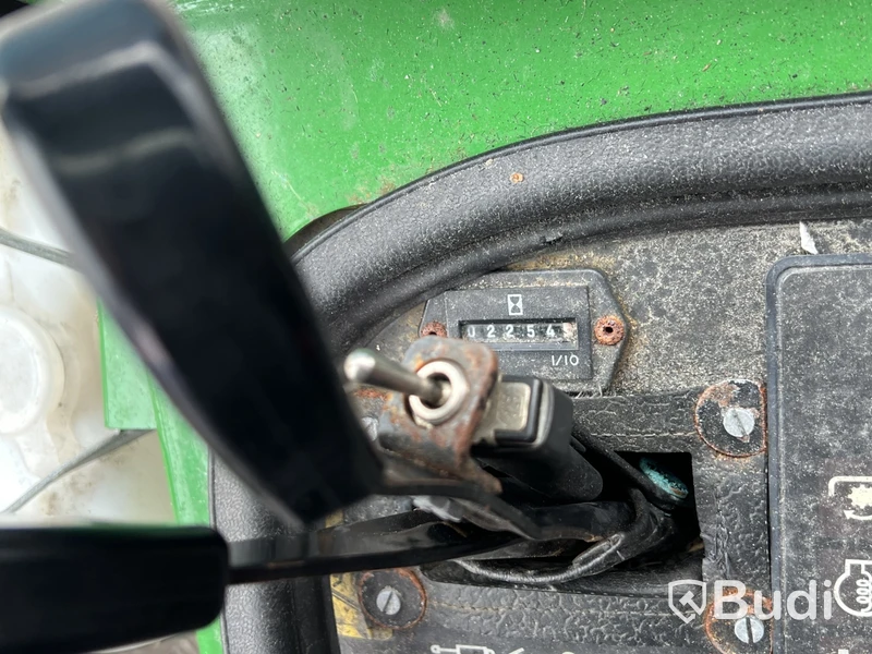Redskapsbärare John Deere F1145 -1999 | Vikplog | Sandspridare