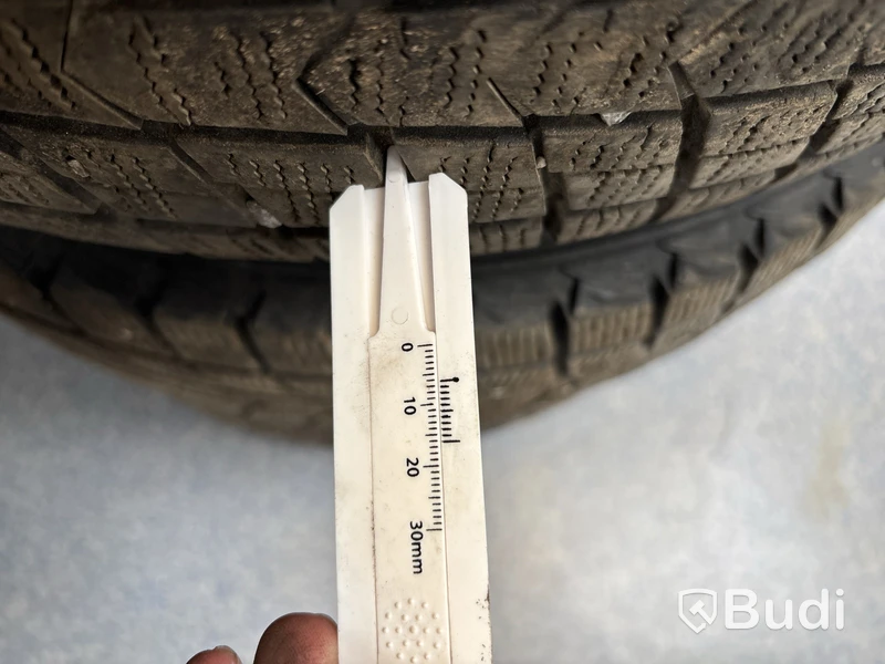 4 st. Vinterhjul Nexen 215/65R16 98Q