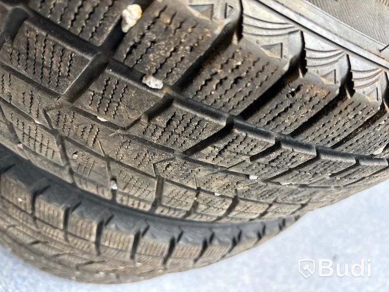 4 st. Vinterhjul Nexen 215/65R16 98Q