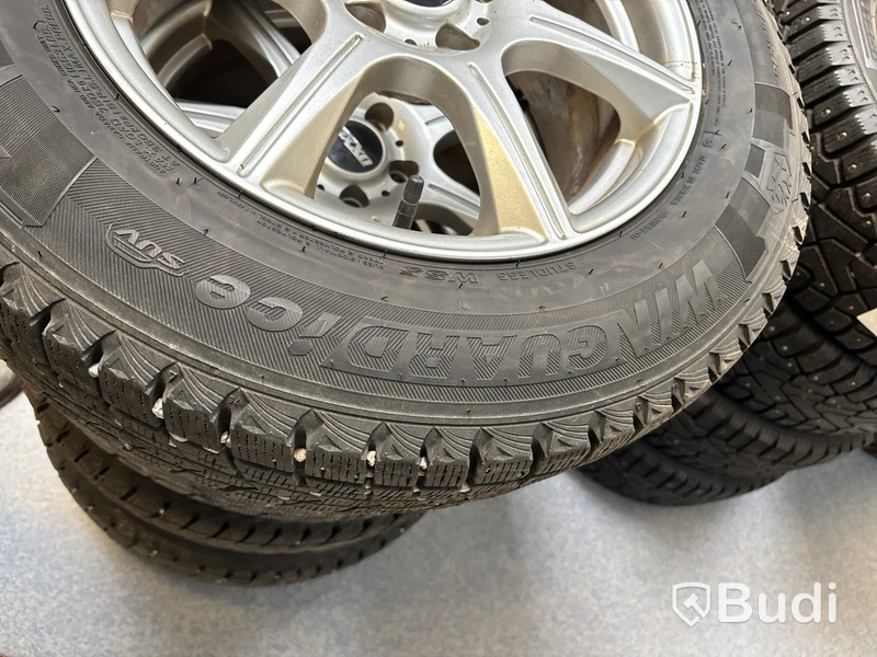 4 st. Vinterhjul Nexen 215/65R16 98Q
