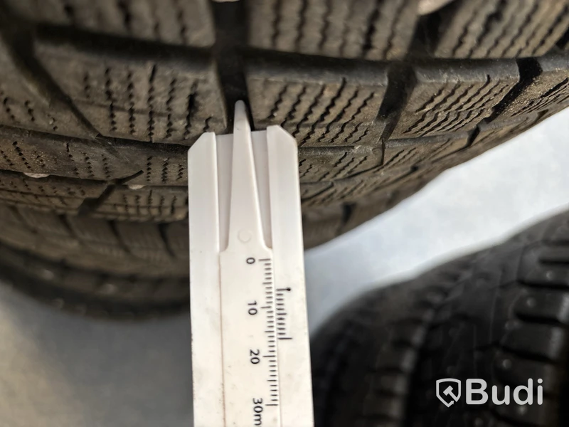 4 st. Vinterhjul Nexen 215/65R16 98Q