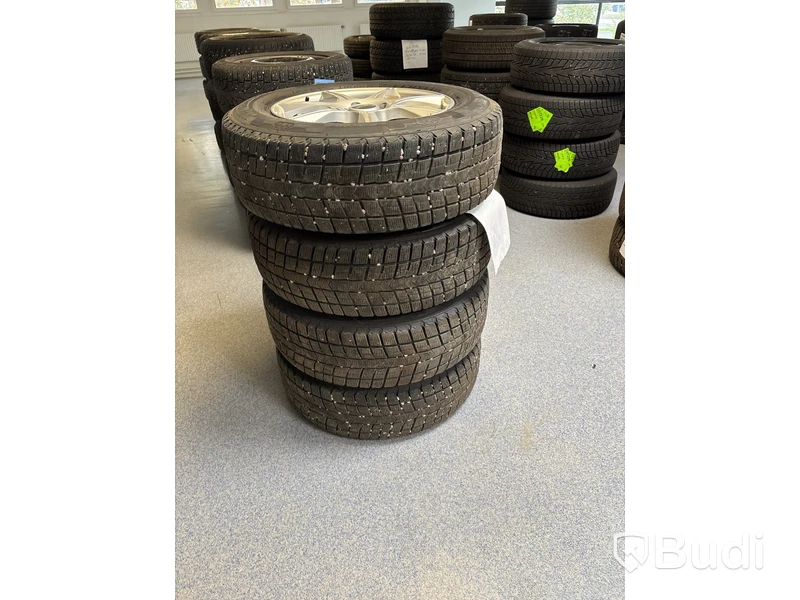 4 st. Vinterhjul Nexen 215/65R16 98Q