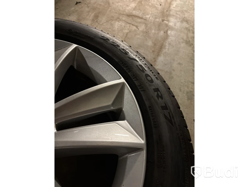 4 st. Sommarhjul Pirelli 225/50R17