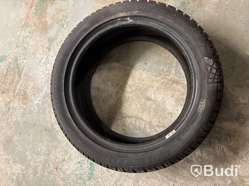 1 st. Vinterdäck Dunlop 225/50R18