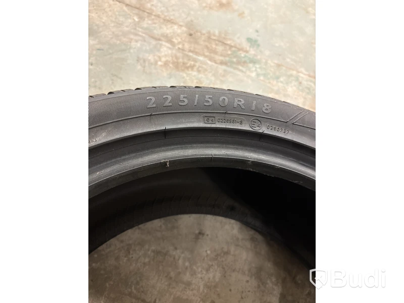 1 st. Vinterdäck Dunlop 225/50R18