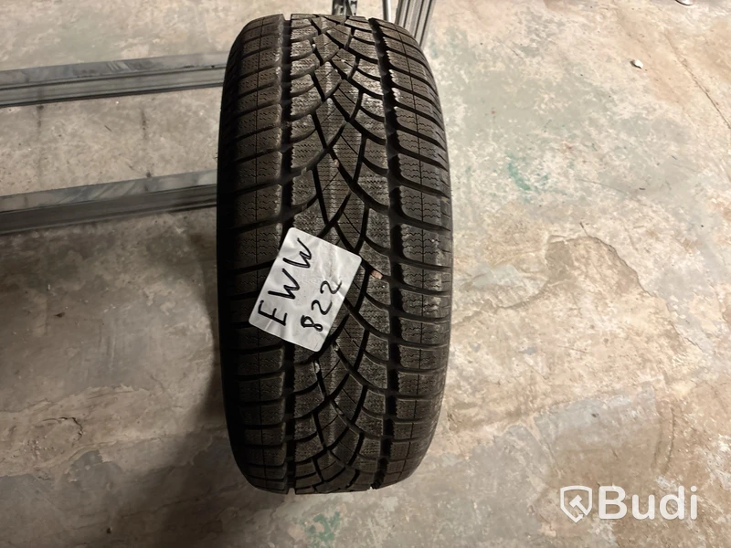1 st. Vinterdäck Dunlop 225/50R18