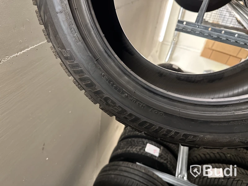 1 st. Vinterdäck Bridgestone 225/55R17 101T