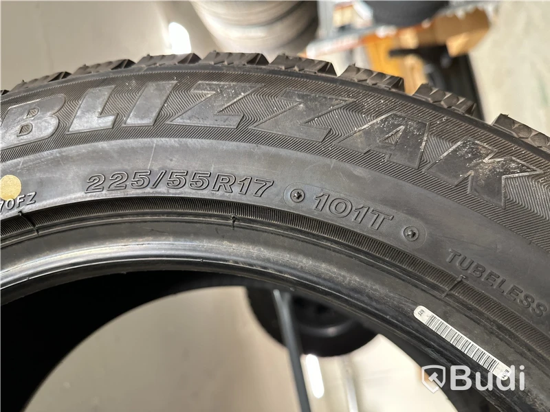 1 st. Vinterdäck Bridgestone 225/55R17 101T
