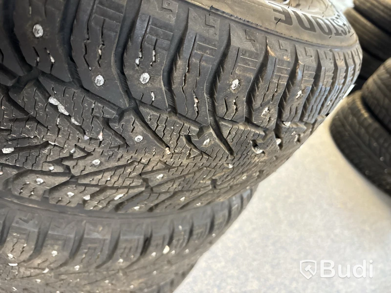 4 st. Vinterhjul Bridgestone 215/65R16 102T