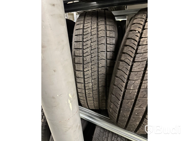 2 st. Vinterhjul Bridgestone 215/60R17