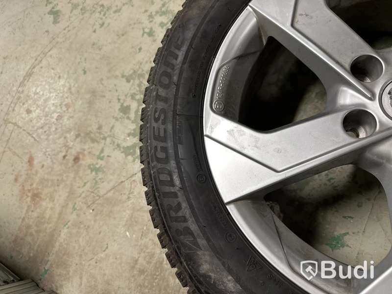 2 st. Vinterhjul Bridgestone 215/60R17