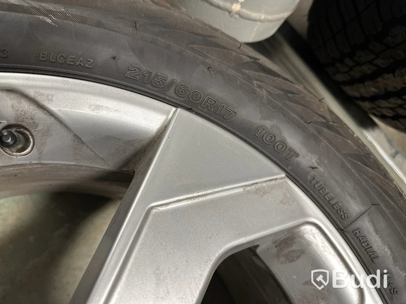 2 st. Vinterhjul Bridgestone 215/60R17