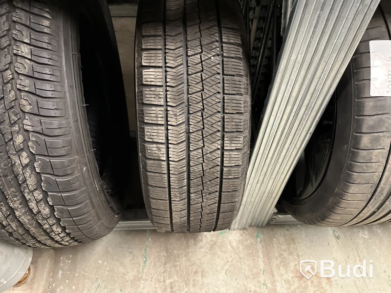 2 st. Vinterhjul Bridgestone 215/60R17