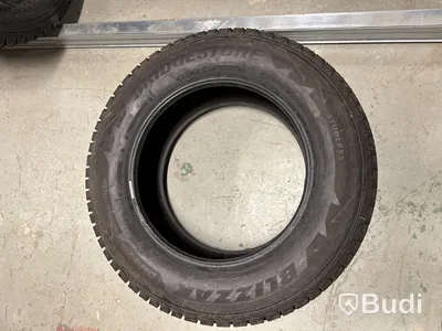 1 st. Vinterdäck Bridgestone 215/65R16 98S