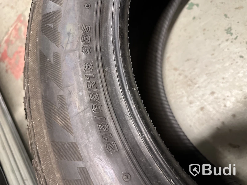 1 st. Vinterdäck Bridgestone 215/65R16 98S