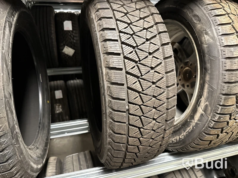 1 st. Vinterdäck Bridgestone 215/65R16 98S